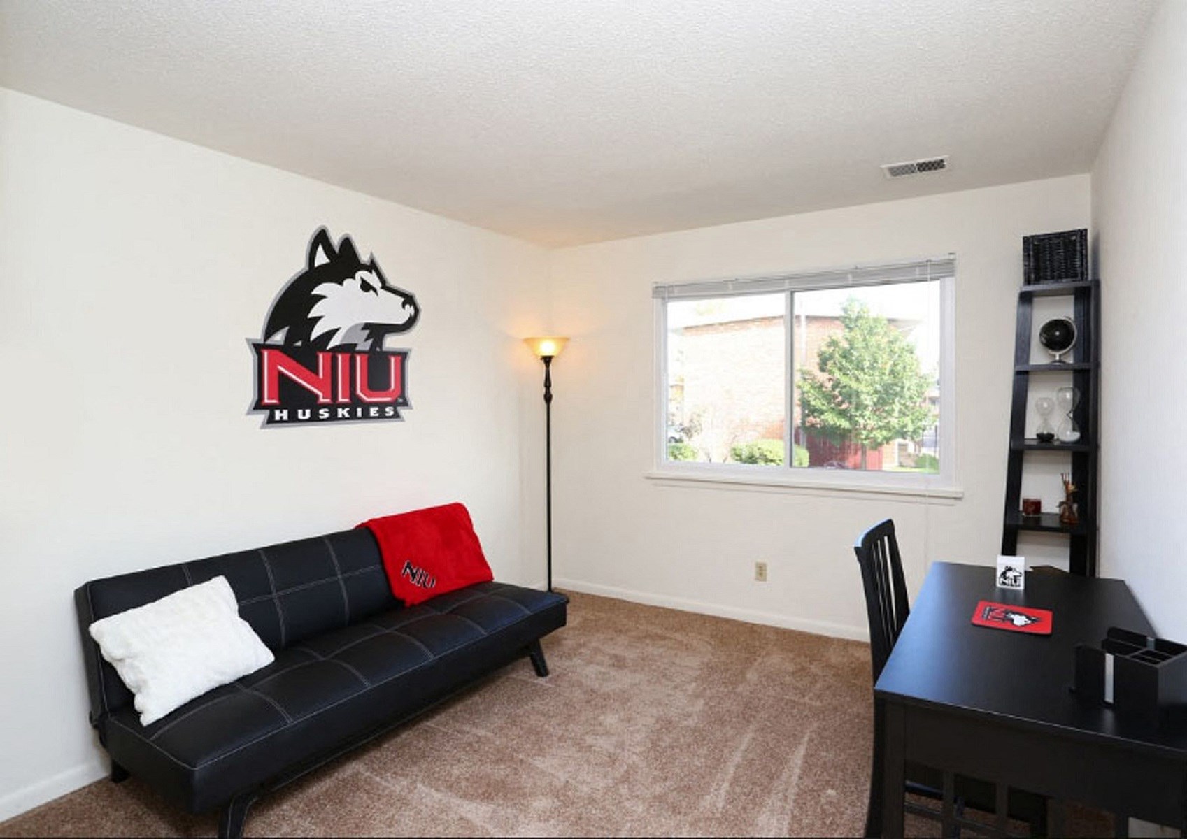 Lincolnshire West Apartments, 1307 W. Lincoln Highway, DeKalb, IL